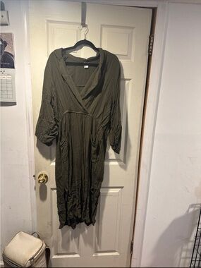 VENUS Olive Green Midi Dress